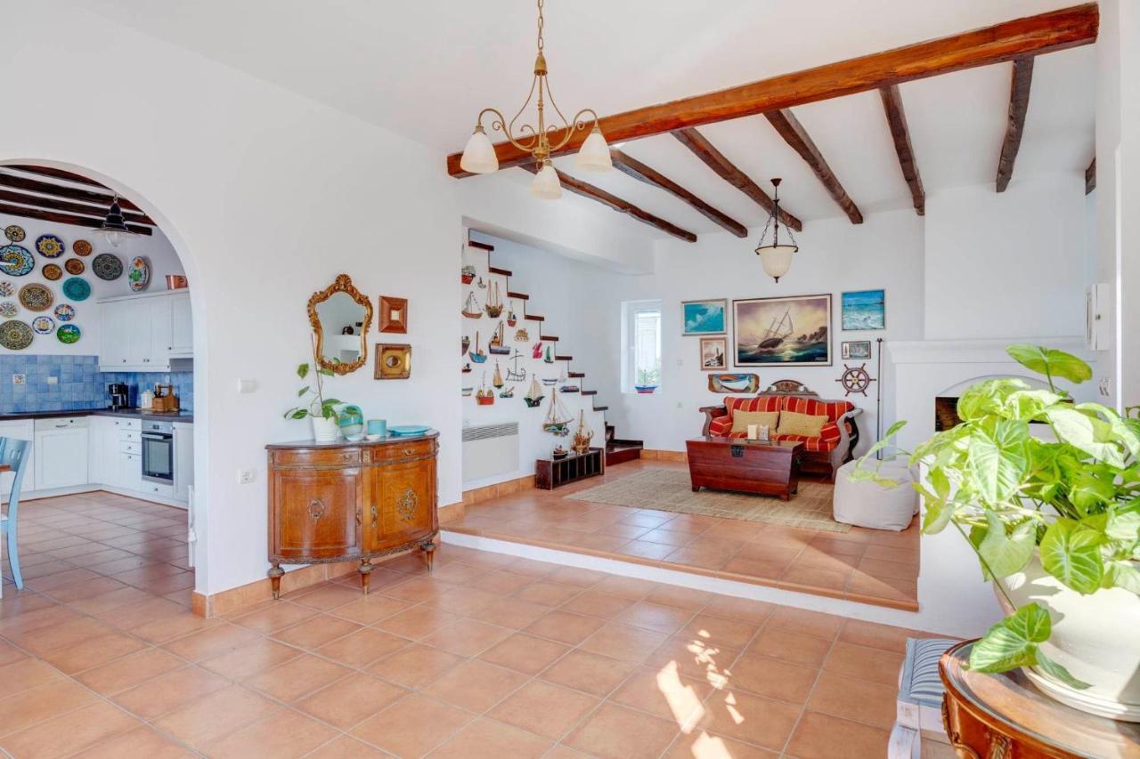 Cycladic Aura - Traditional Holiday Cottage Finikas  Bagian luar foto